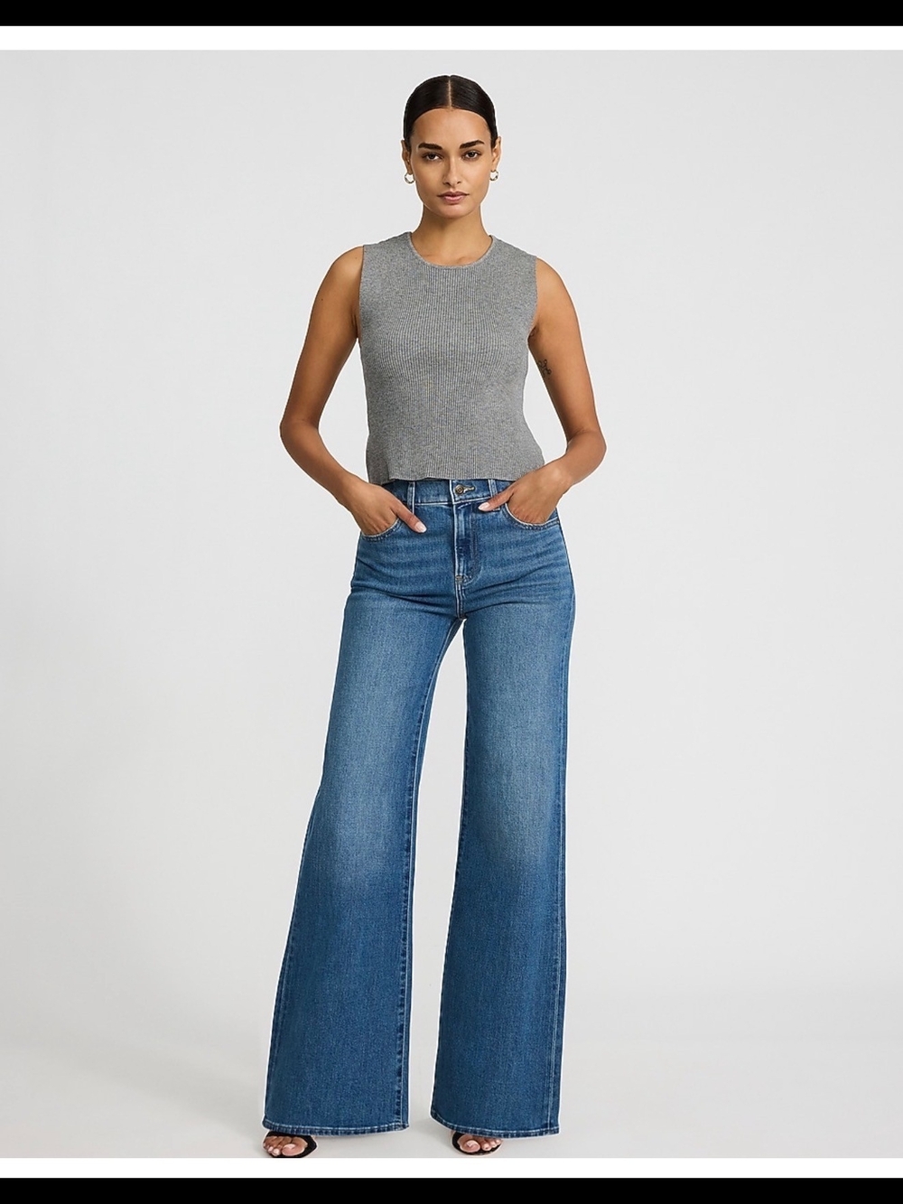 High-Waisted Wide Leg Women’s Jeans - Blue        Size 10 Short